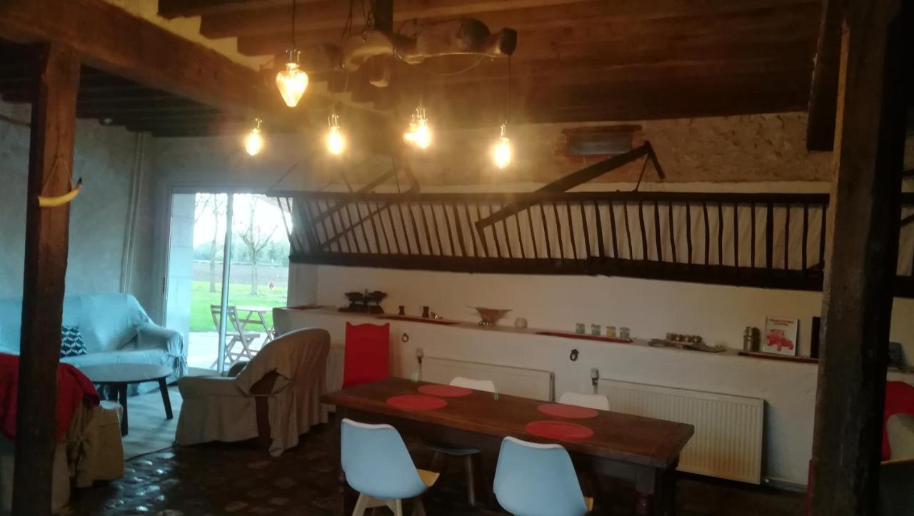 La Ferme De L'Isle Et Sa Roulotte Bed & Breakfast Avaray Exterior photo