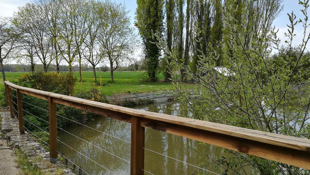 La Ferme De L'Isle Et Sa Roulotte Bed & Breakfast Avaray Exterior photo